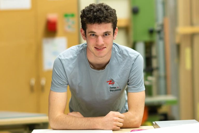 Dario Holzer, Schreiner EFZ bei Zeiter + Berchtold